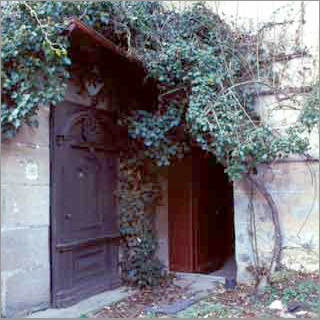 Eingang Waffenhalle und Haupthaus